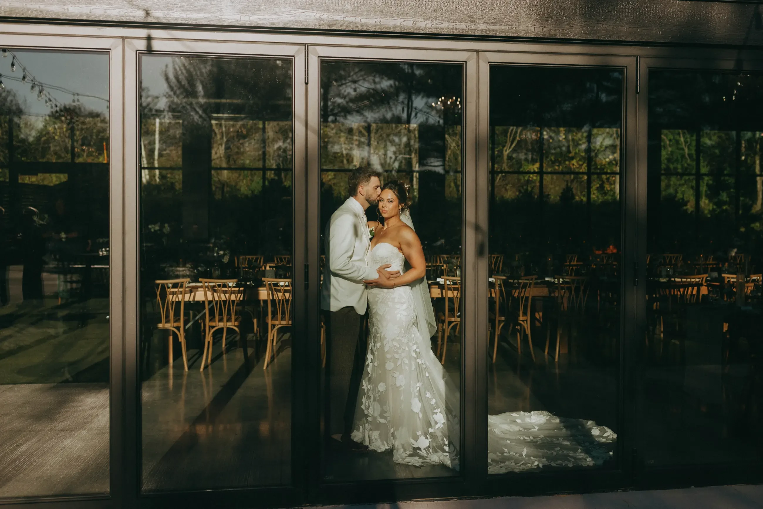 Amanda & Taylor. Desktop Image